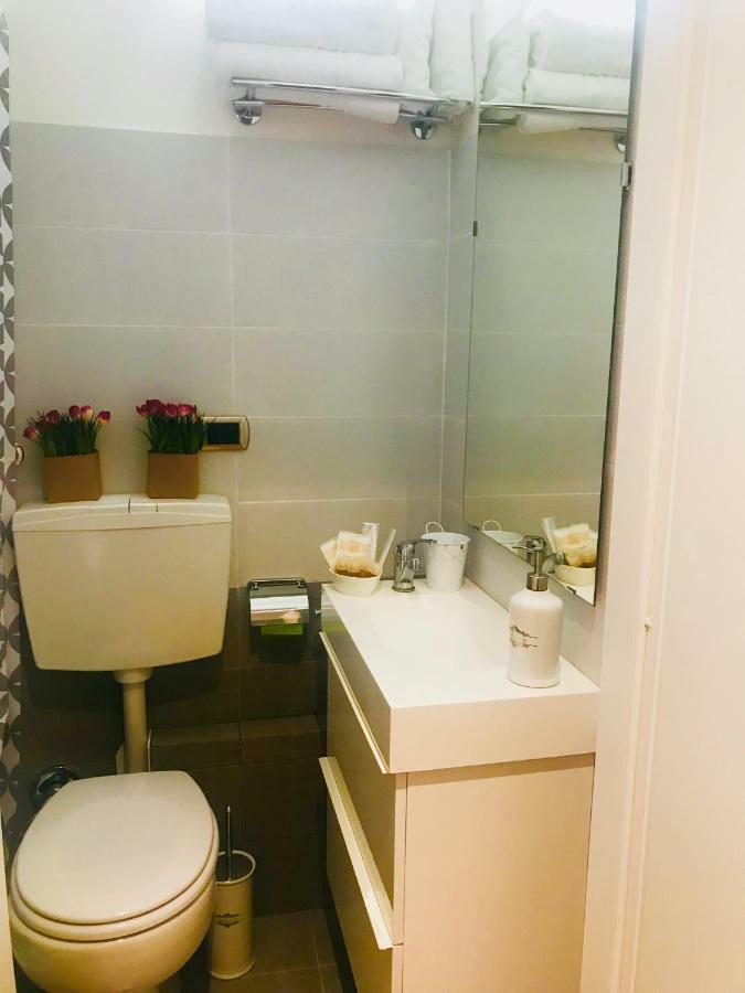 Maison Dis Raffaella Hotel โรม ภายนอก รูปภาพ